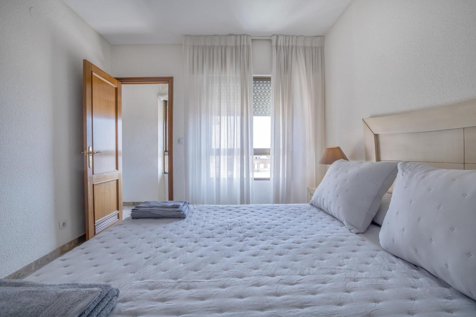 R & T Cordoba Center Apartamentos - Parking Ngoại thất bức ảnh