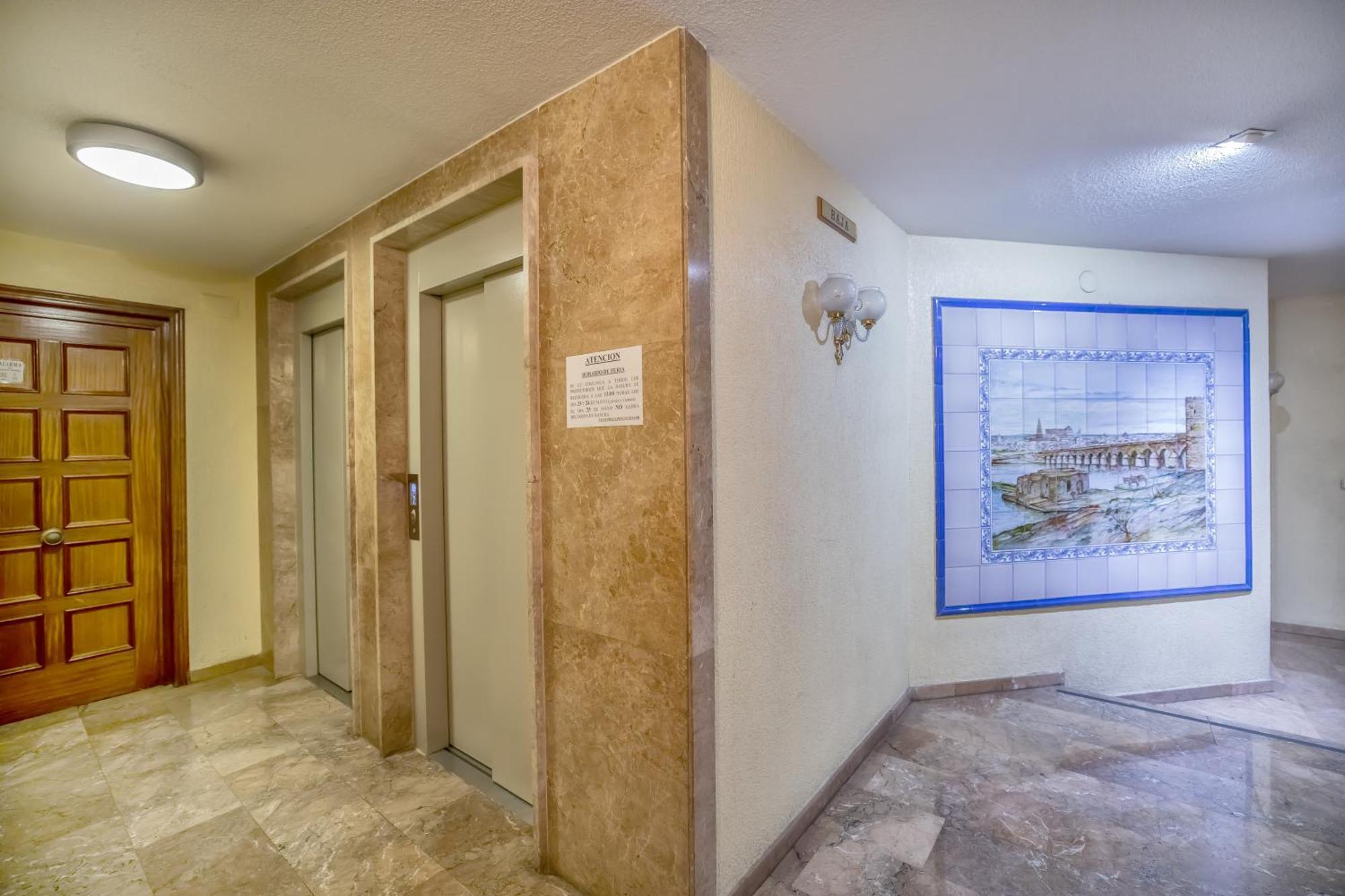 R & T Cordoba Center Apartamentos - Parking Ngoại thất bức ảnh