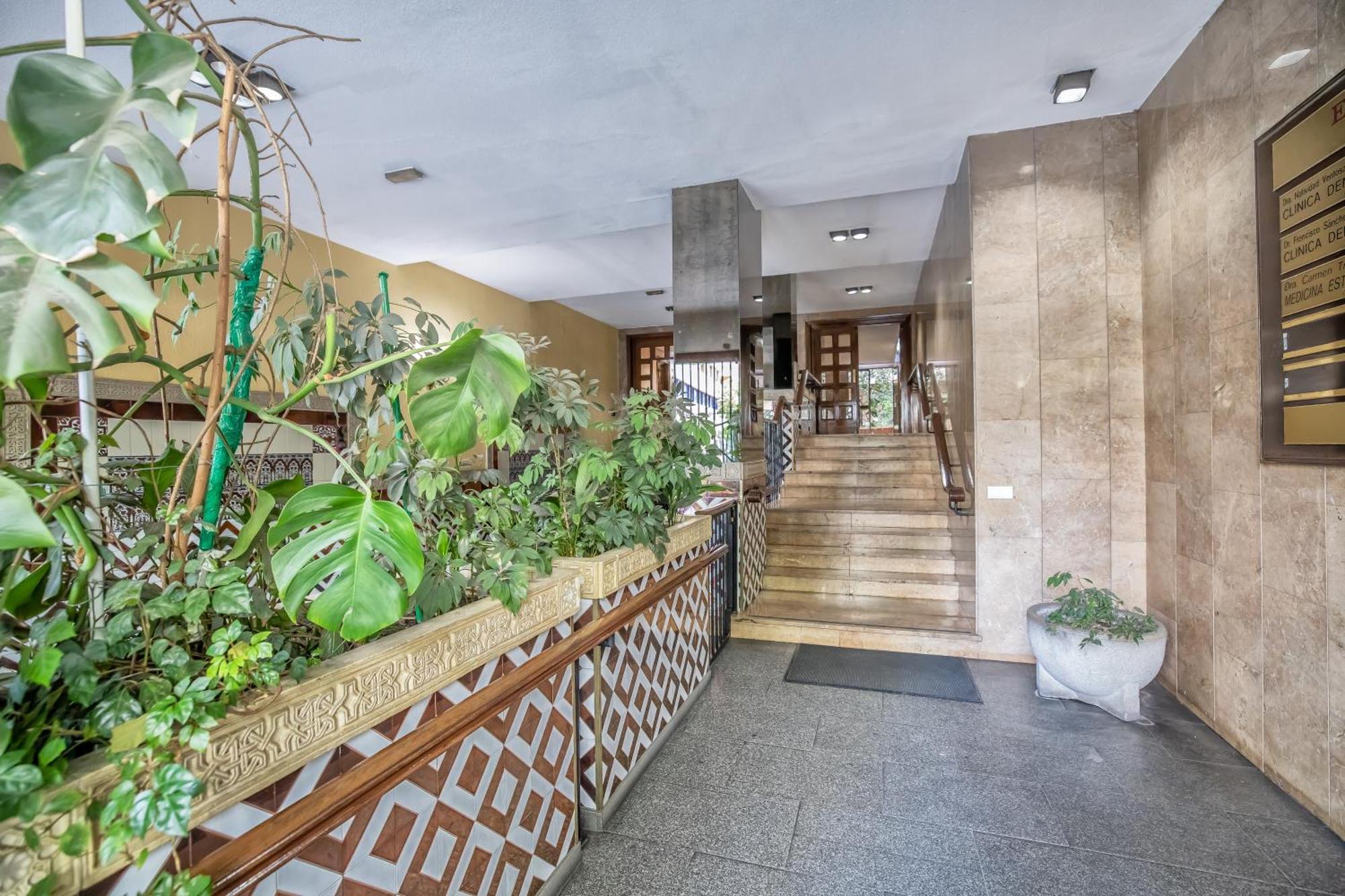 R & T Cordoba Center Apartamentos - Parking Ngoại thất bức ảnh