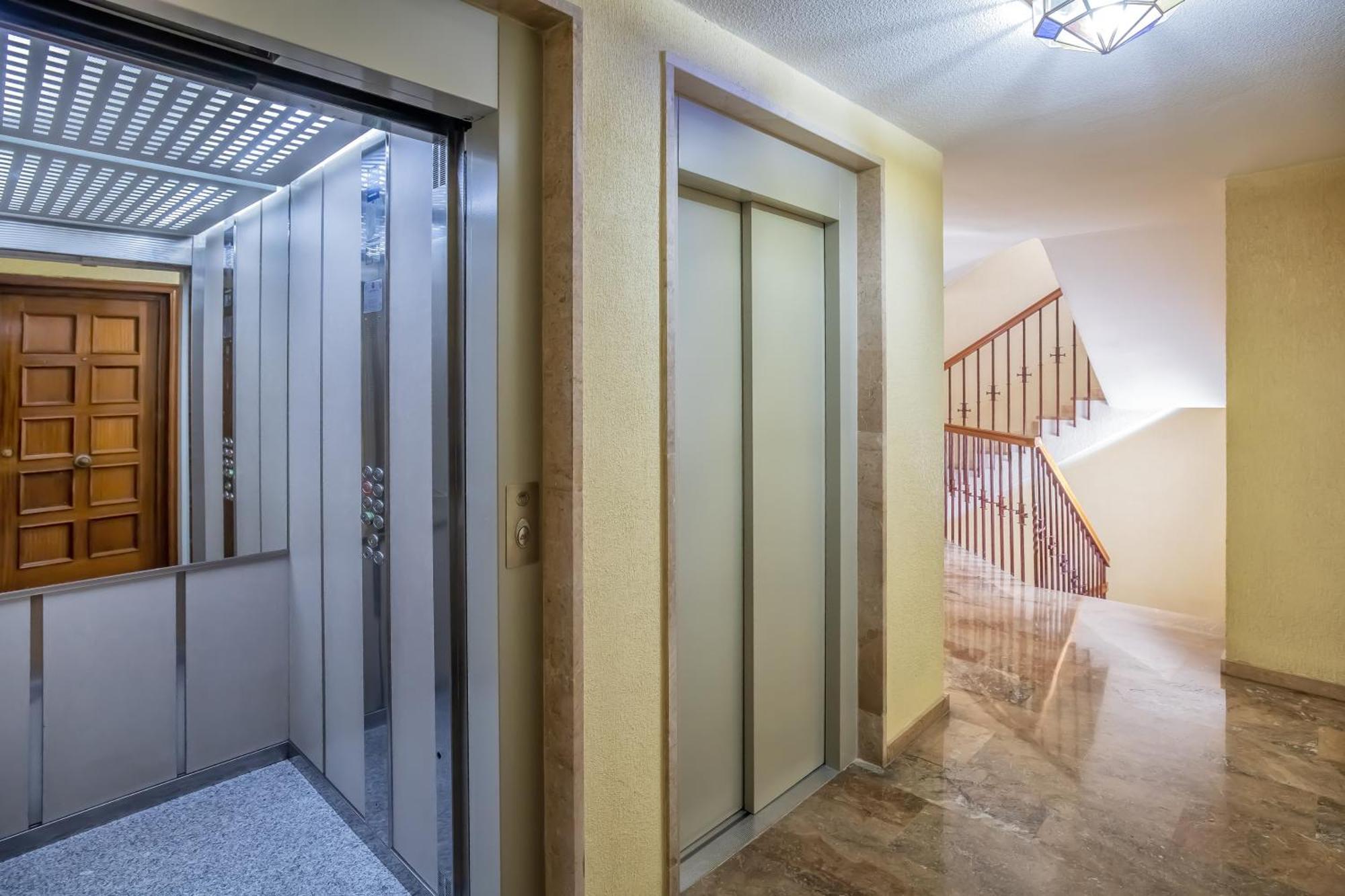 R & T Cordoba Center Apartamentos - Parking Ngoại thất bức ảnh